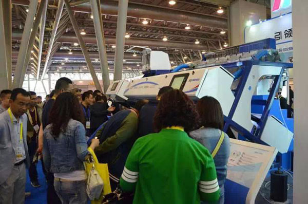 Nuevas huelgas CI Serie Infrarrojo clasificador de color Lanzado al mercado en 2015 en China Semillas y frutos secos Expo